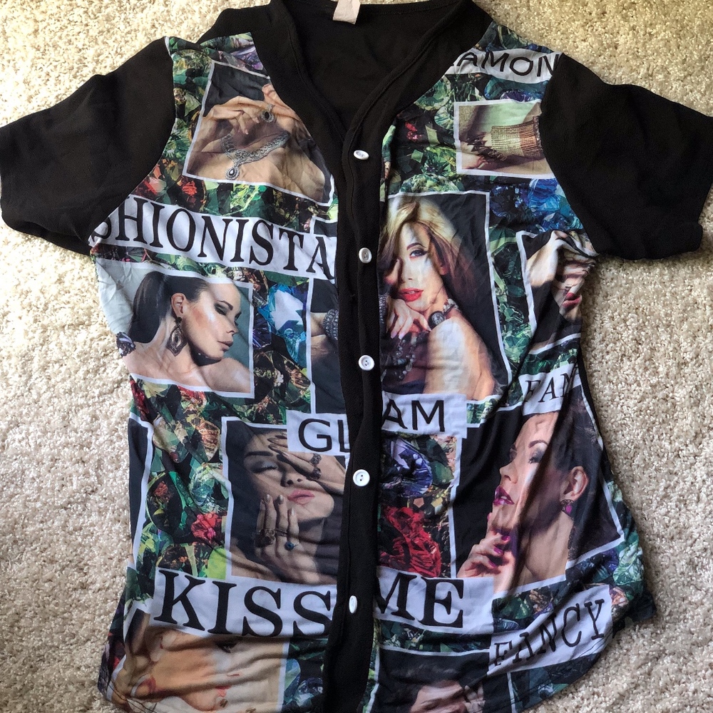 Graphic Blouse Button-up